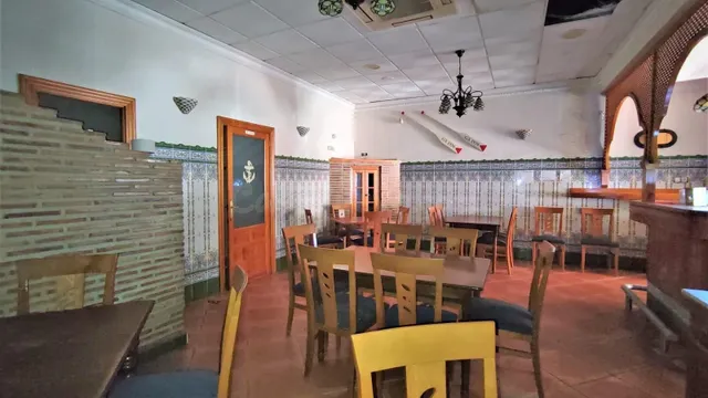 Amplio Local Comercial en Venta en Gandía - Zona Corea - foto 4