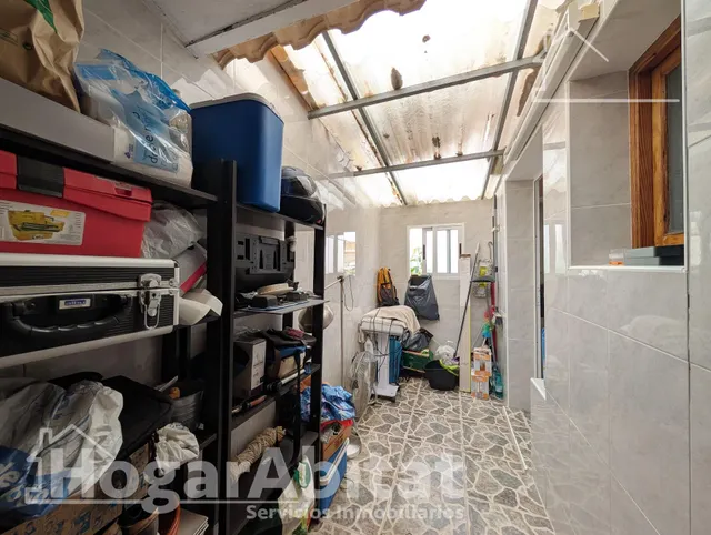 ¡Cerca del mar! Precioso Adosado reformado en residencial, con solarium, piscina comunitaria y garaje — 19