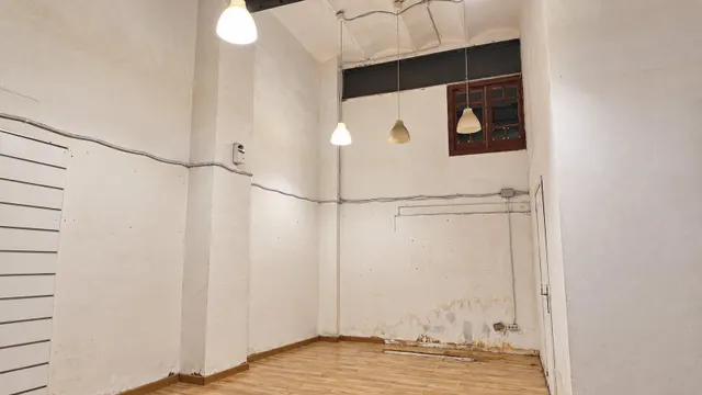 Local con trastienda en venta en calle Aragón, Barcelona: 157 m2 ideal para loft o estudio — 8
