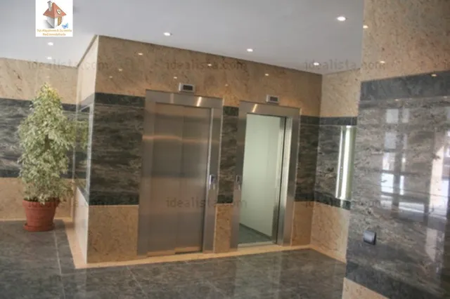 Venta de piso de 4 habitaciones con dos plazas de garaje — 16
