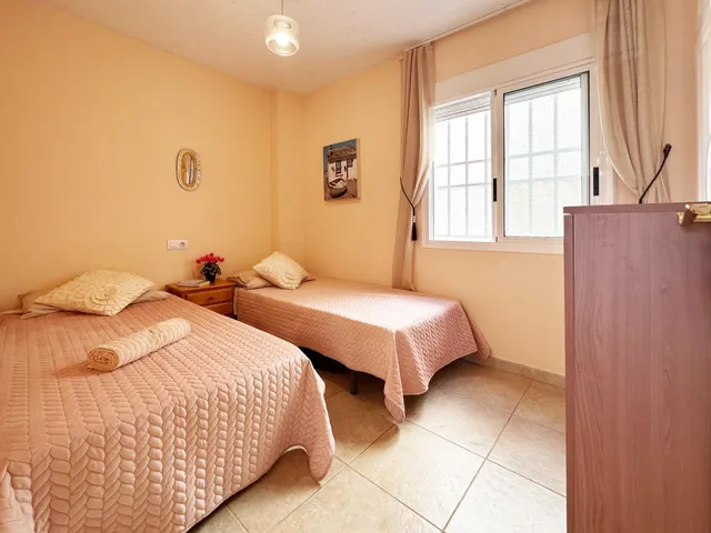 Encantador bungalow en esquina con jardín privado y vistas a la piscina — 27