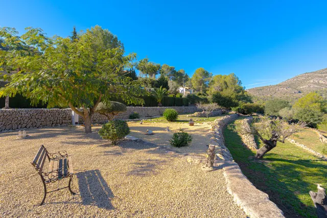 Finca Valleverde. Encantadora villa de una sola planta en venta en Llíber con una gran parcela. — 23