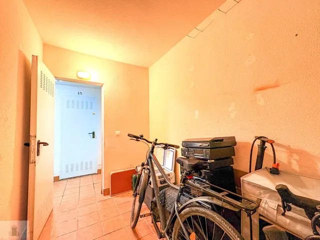 Apartamento de 2 dormitorios con patio, garaje y trastero en Ronda Sur — 41