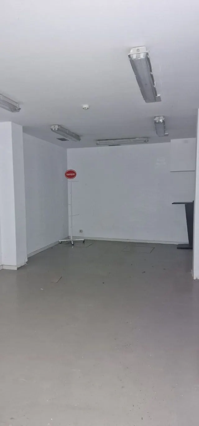 AMPLIO LOCAL EN ALQUILER CALLE MENACHO — 13