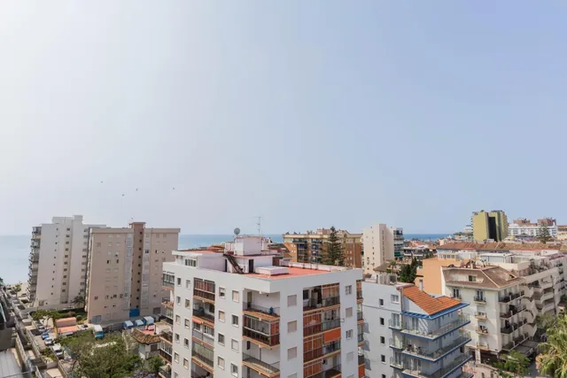 Amplio y céntrico ático con terraza y vistas al mar en Fuengirola — 7