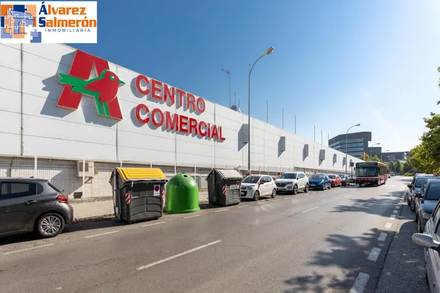 Piso amplio y luminoso cerca de Estación de Autobuses — 28