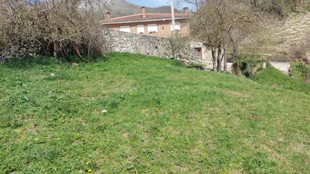 Venta parcela urbana en Pesaguero - foto 2