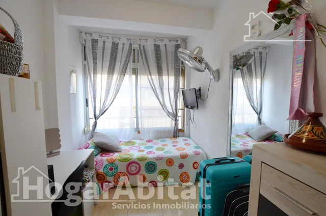 ¡En buena zona! Amplio, moderno y esquinero con gran balcón de buenas vistas — 22