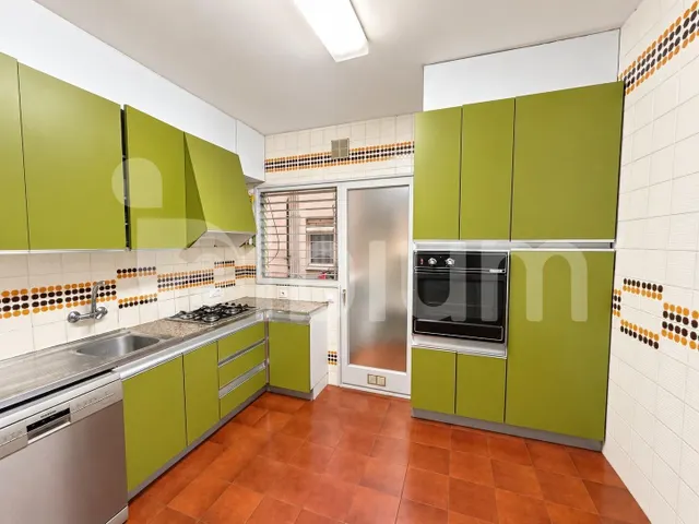 Amplio piso de 4 habitaciones con terraza, parking y trastero — 6