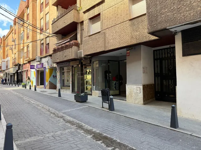 ¡SE ALQUILA LOCAL EN DURCAL CENTRO! — 21