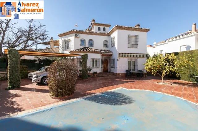Chalet independiente con jardín y piscina - Vistas a Sierra 