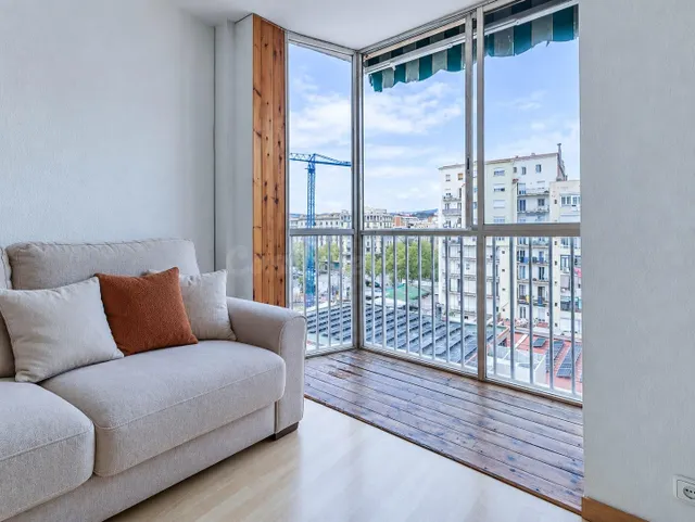 Agencia Inmobiliaria en Barcelona. Piso en Venta en el Ensanche Derecho. — 2
