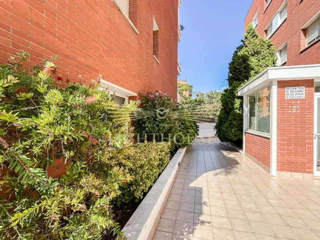 Piso exterior con balcón y piscina en tercera línea de mar, Lloret de Mar — 16