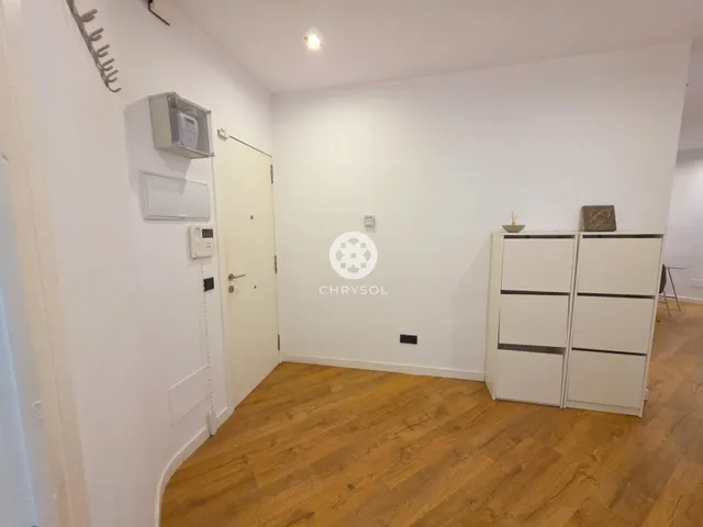 Fantástica vivienda reformada situada en calle Córcega con Nápoles. — 23