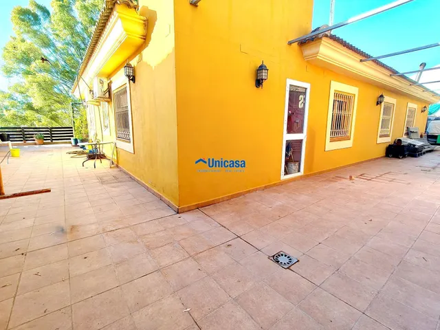 Casa amplia en primera planta, con terraza, garaje y buhardilla en Las Morillas – Puerto de la Torre — 46