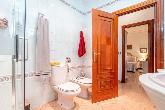 Espectacular vivienda de más de 200 m2 con 4 dormitorios, 3 baños y gran azotea — 28