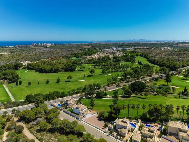 Bungalow en planta baja con amplio jardín privado y aparcamiento en Cabo Roig — 41