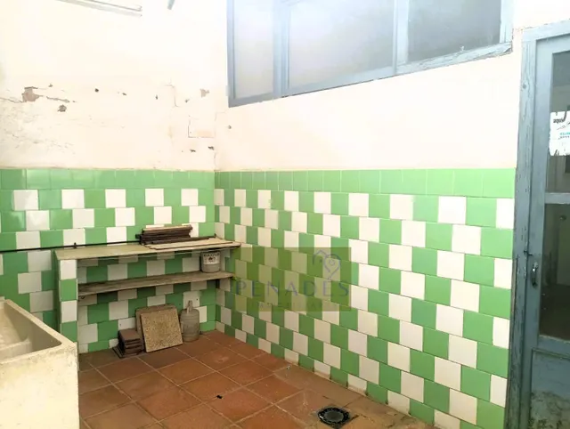 OFICINAS EN MUY BUENA ZONA — 12