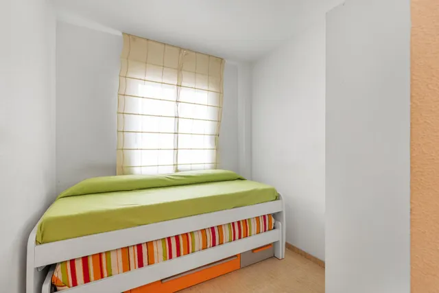 Apartamento de 2 dormitorios con piscina, garaje y trastero cerca del centro de Torrevieja — 18