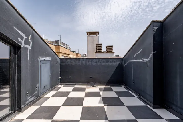 Vive en una obra de arte: Ático dúplex con 2 terrazas en cal