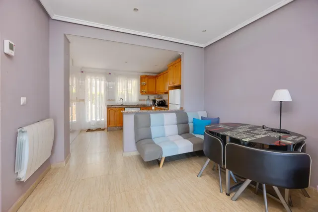 Bungalow de dos dormitorios y piscina comunitaria en Orihuela Costa — 24