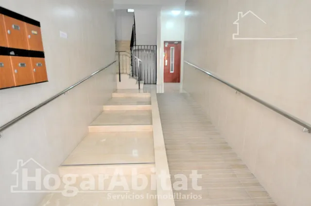 AMPLIO Y EXTERIOR CON BALCÓN Y TRASTERO, EN EL CENTRO — 34