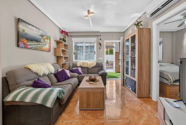 Res. Europa - Bungalow reformado con jardín, 2 dormitorios y entrada para el coche — 2