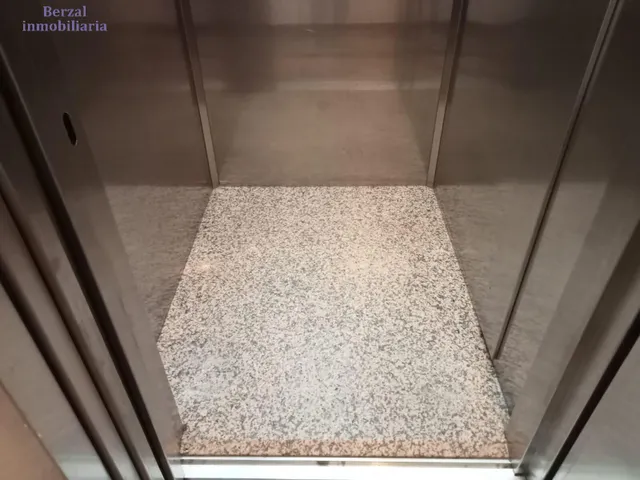 Piso de 75 metros construidos en Logroño, Zona Centro Ayuntamiento con piscina comunitaria — 23
