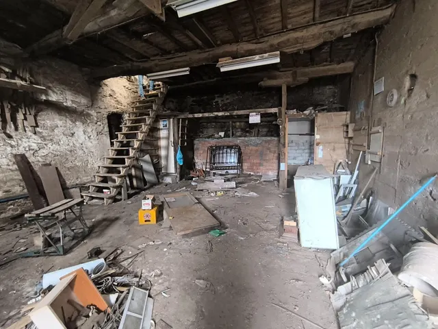 CASA DE PIEDRA EN ZONA MONUMENTAL — 26