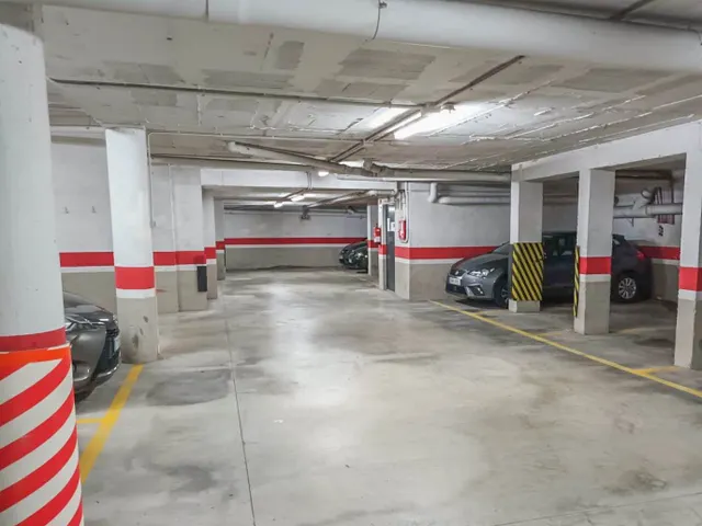 Plaza de parking en venta para coche pequeño, motocicletas o remolque - ECONOMICO — 15
