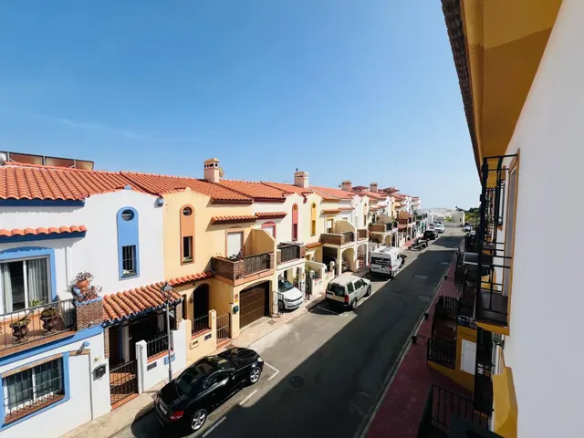 IMPECABLE CASA ADOSADA EN BENALMÁDENA PUEBLO CON VISTAS DESPEJADAS Y AL MAR DESDE LA PLANTA ALTA — 27