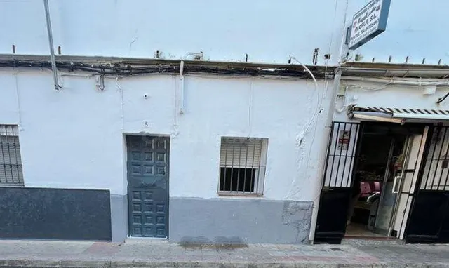 SE VENDE casa adosada OKUPA en C Zurbaran 5 de Alcalá de Gu - foto 2