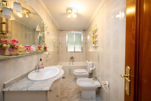 Amplio y luminoso piso de tres dormitorios con muy buenas vistas en avd don bosco — 29