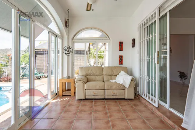 VILLA INDEPENDIENTE CON PISCINA, GRANDES TERRAZAS Y VISTAS AL MAR EN BENAJARAFE — 49