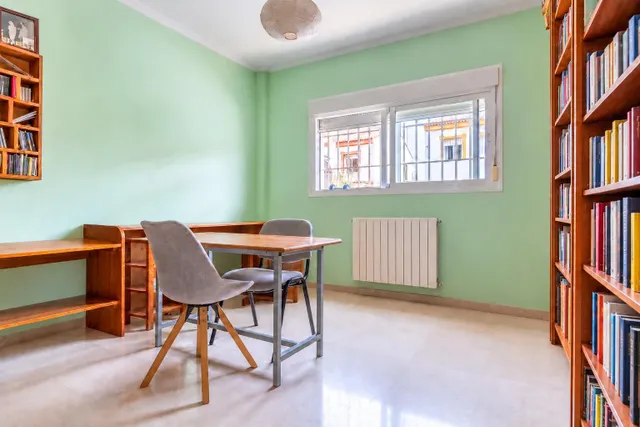 Fabulosa casa con patio ajardinado en Gelves, a diez minutos del centro de Sevilla. — 18
