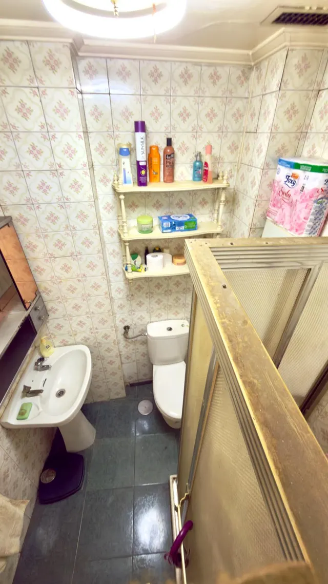 Se vende piso en el centro para reformar con ascensor 4 habitacione, 2 baños y garaje — 10