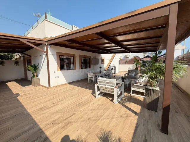 Espectacular vivienda reformada con parcela de 200 m2, terra
