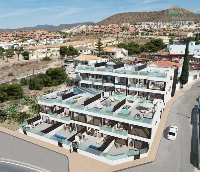 EXCLUSIVOS APARTAMENTOS EN PLANTA BAJA DE OBRA NUEVA EN ISLA - foto 2