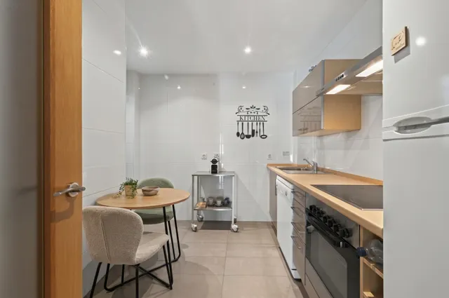 Calidez y Estilo: Tu Nuevo Hogar en Olas de Procusan, Torremolinos — 12