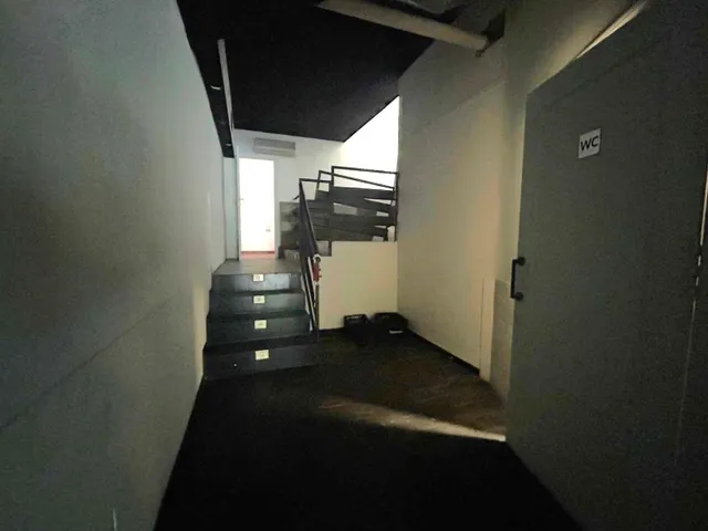 LOCAL COMERCIAL EN VENTA, AVDA. REINA VICTORIA EUGENIA — 13