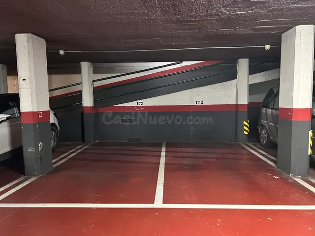 Plazas de parking en venta en la Plaza Montserrat Roig esqui - foto 5