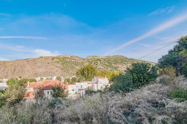 Oportunidad Única: Terreno Urbano en Vélez de Benaudalla - Costa Tropical — 18