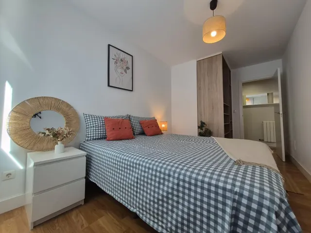 Se pone a la venta bajo con terraza y jardin  de dos habitaciones , garaje y piscina comunitaria — 12