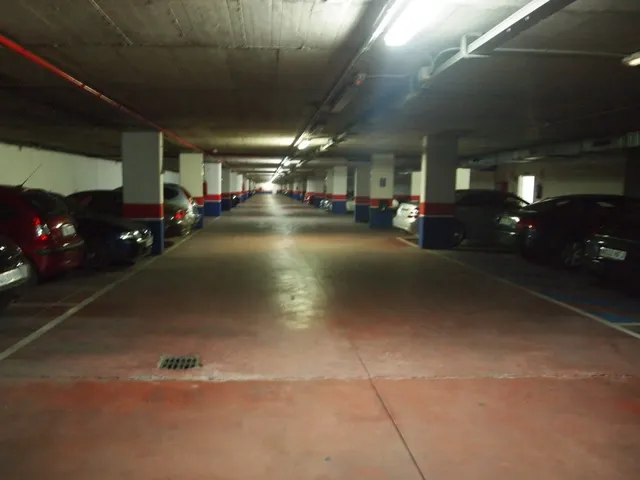 OPORTUNIDAD, COCHERAS EN EL PARKING DE LA AVENIDA DE COMPOSTILLA — 8
