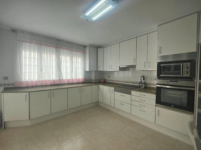 SE VENDE ELEGANTE Y GRAN VIVIENDA FRENTE A PUERTO DEPORTIVO - ALICANTE — 9