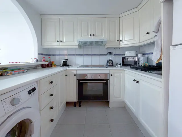 Amplio apartamento con 3 dormitorios y gran terraza con vistas a la piscina + Garaje incluido en el precio — 14