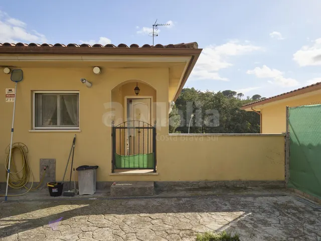 Encantadora Casa-Chalet Familiar en Lloret de Mar con Piscin - foto 3