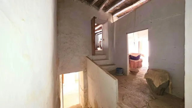 ¿Buscas espacio sin límites? 400 m2 de puro potencial en el corazón de Uleila. — 49