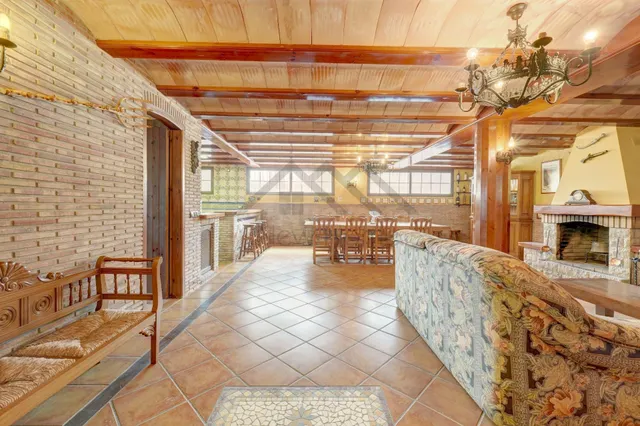 Vive la exclusividad y el confort en esta magnífica vivienda - foto 2