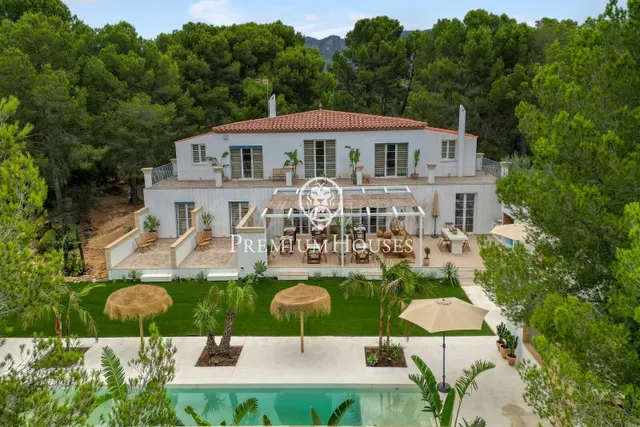 Casa con piscina y jardín en Sant Jordi d'Alfama - foto 2